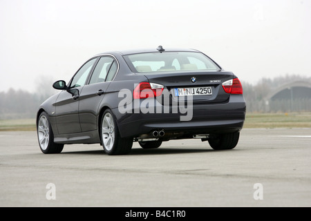 Auto, BMW 330i, 3er BMW, Limousine, Mittelklasse, Modelljahr 2004-, schwarz, stehend, Aufrechterhaltung, Diagonal von hinten, Rückansicht Stockfoto