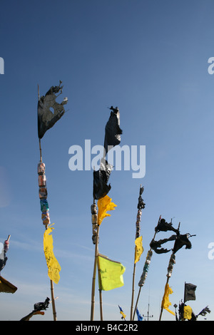 Hausmüll Recycling wie Angeln Indikatoren von Seefischer schwebt Stockfoto