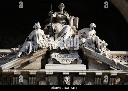 Teil des Portals zum Palazzo di Giustizia Palast von Gerechtigkeit Rom Italien Stockfoto