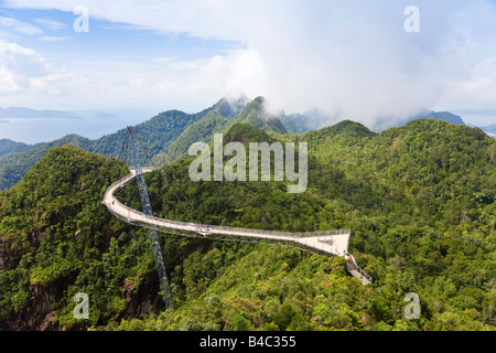 Asien, Malaysia, der Insel Langkawi, Pulau Langkawi, Hanging Suspension Gehweg über den Baumkronen des Regenwaldes Stockfoto