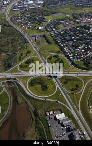 Luftaufnahme von Kleeblatt Austausch in Reykjavik, Island Stockfoto