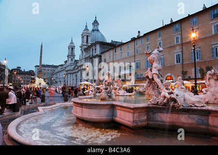 Fontana del Nettuno am Abend Piazza Navona-Rom Italien Stockfoto