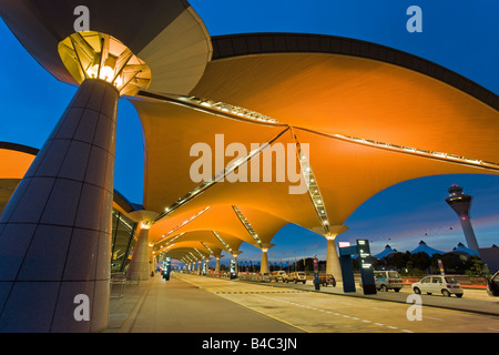 Asien, Malaysia, Kuala Lumpur, Kuala Lumpur International Airport, KLIA, moderne Außenarchitektur Stockfoto