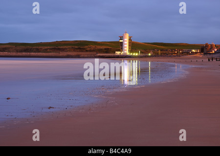 Beim Hafenmeister Gebäude kurz vor Sonnenaufgang an einem kalten Septembermorgen in Aberdeen, Schottland Stockfoto