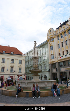 Maximilian Statue Brunnen auf dem Hauptplatz in der alten Stadt zentrale Bratislava, Slowakei Stockfoto