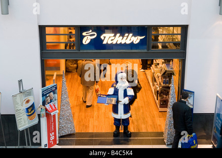 EU DE Deutschland Bayern Middle Franconia Nürnberg Nürnberg Hauptbahnhof Eingangshalle Coffee-Shop Tchibo NO PR Stockfoto