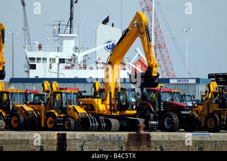 Schweren Maschinenpark auf dem Kai an der Southampton Docks in England Stockfoto