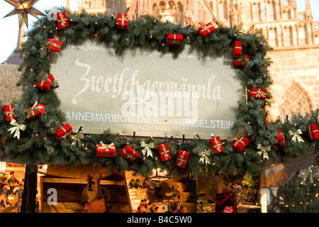 EU DE Deutschland Bayern Middle Franconia Nürnberg der Welt berühmten Nürnberger Christkindlesmarkt Zwetschgermaennla zum Verkauf Stockfoto