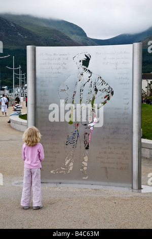 Skulptur mit Songwriter Percy Französisch an der Promenade in Newcastle, County Down, Nordirland. Stockfoto