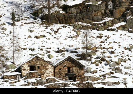 Alte Gebirgshäuser im Mars Mount Natural Park, Lys Valley, Valle d'Aosta, Italien. Stockfoto