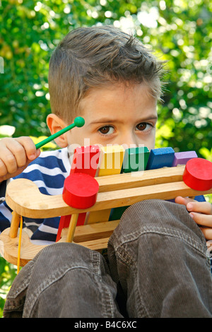 Schüchterner junge Stockfoto