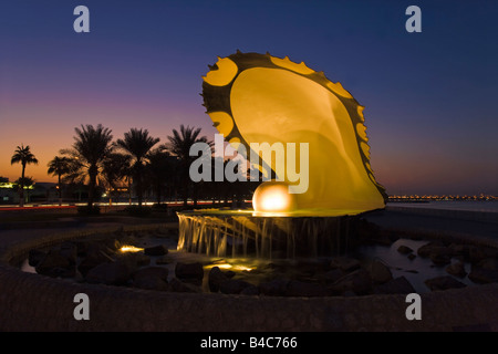 Katar, Naher Osten, Arabische Halbinsel, Doha, schälen Ortsrates an der Corniche von Doha Bay Stockfoto