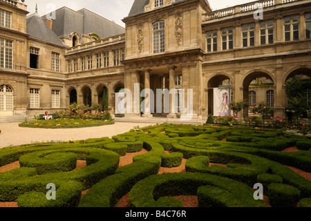 Hof und Garten auf Musée Carnavalet in Paris Frankreich Stockfoto