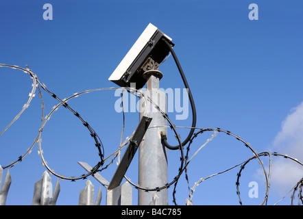Sicherheitszaun und Kamera. Kernkraftwerk Heysham. Heysham, Lancashire, England, Vereinigtes Königreich, Europa. Stockfoto