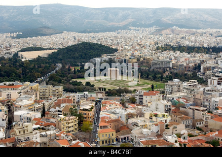 Blick auf den Tempel des Olympischen Zeus von der Akropolis, Athen, Griechenland Stockfoto