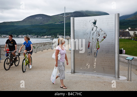 Skulptur mit Songwriter Percy Französisch an der Promenade in Newcastle, County Down, Nordirland. Stockfoto