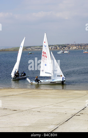 Jugendlichen Studenten an der 2012 Olympic Sailing Academy in Portland Dorset Stockfoto