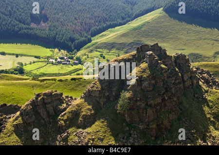 Das Alport Burgen Erdrutsch und Alport Farm, Alport, Peak District National Park, Derbyshire, England, UK Stockfoto