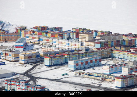 Bunte Mehrfamilienhäuser in Anadyr, Tschukotka Sibirien, Russland Stockfoto