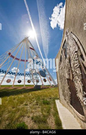 Saamis Tipi, das weltweit größte Tipi, in der Stadt Medicine Hat, Alberta, Kanada. Stockfoto