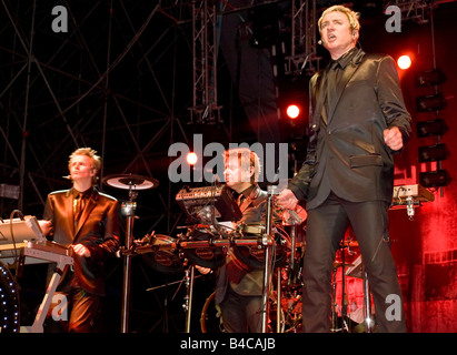 Duran Duran-Frontmann und Sänger Simon Le Bon live auf der Bühne in Malta am 26. Juli 2008 während Red Carpet Massacre Tour Stockfoto