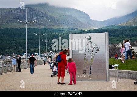 Skulptur mit Songwriter Percy Französisch an der Promenade in Newcastle, County Down, Nordirland. Stockfoto