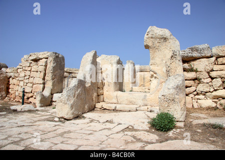 Der Eingang zum prähistorischen Tempel Mnajdra, Malta. Stockfoto