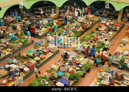 Asien, Malaysia, Kelantan Zustand, Kota Bahru, erhöhten Blick über das Obst und Gemüse in den Städten Zentralmarkt Stockfoto