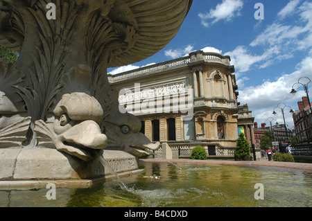 Stadt von Wolverhampton Art Gallery und Brunnen, West Midlands, UK Stockfoto