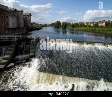 Allinsons Mühle am Fluss Aire, Castleford, West Yorkshire, Nordengland Stockfoto