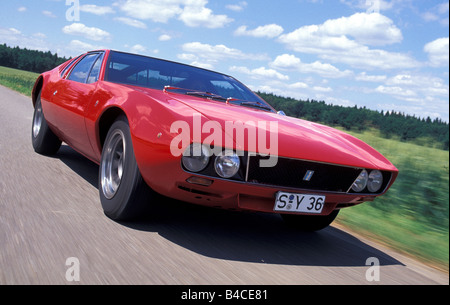 Auto, De Tomaso Mangusta, Baujahr Ende 60er / Anfang der 70er Jahre, rot, Roadster, Coupé/Coupé fahren, schräg von vorne, Stockfoto