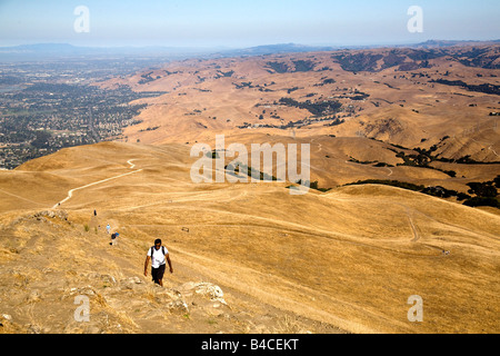 Der Peak Trail bei Mission Peak regionale bewahren in Fremont, Kalifornien ist eine beliebte Wanderung bei Einheimischen und Touristen. Stockfoto