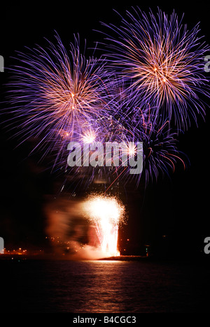 Feuerwerke, die explodiert bei den britischen Meisterschaften Feuerwerk, Plymouth, 2008 Stockfoto