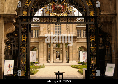 Eingang zum Musée Carnavalet in Paris Frankreich Stockfoto