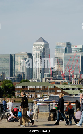 Blick auf die Docklands Canary Wharf von Greenwich am Flussufer London England Stockfoto