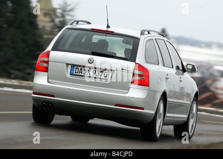 Skoda Octavia RS Combi, Modell 2005-Silber, fahren, diagonal von hinten, hinten Jahresansicht, Landstraße Stockfoto