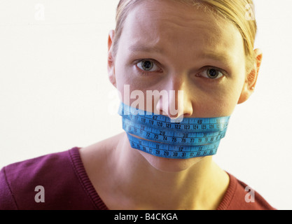 Frau-Gewichtskontrolle Stockfoto