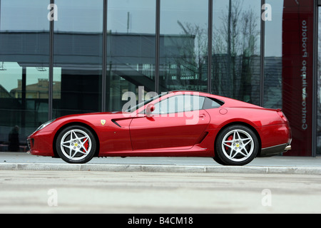 Ferrari 599 GTB Fiorano, rot, Baujahr 2006-, stehend, Wahrung, Side View, Stadt Stockfoto