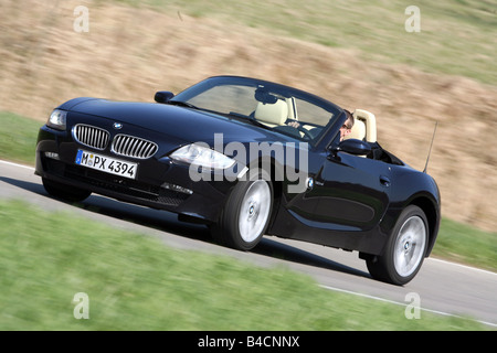 BMW Z4 3.0 Si Roadster, Baujahr 2006-, schwarz, fahren, schräg von vorne, Vorderansicht, Landstraße, offen oben Stockfoto