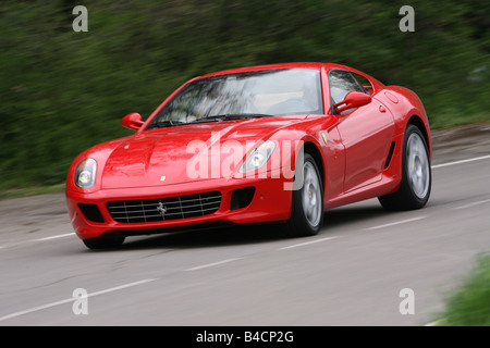 Ferrari 599 GTB, Modell Jahr 2006-, rot, fahren, schräg von vorne, Vorderansicht, Landstraße Stockfoto