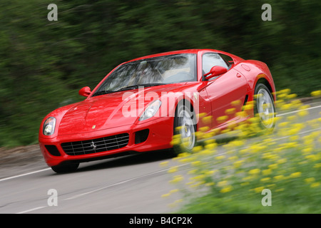 Ferrari 599 GTB, Modell Jahr 2006-, rot, fahren, schräg von vorne, Vorderansicht, Landstraße Stockfoto