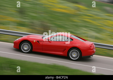 Ferrari 599 GTB, Modell Jahr 2006-, rot, fahren, Seitenansicht, Landstraße Stockfoto