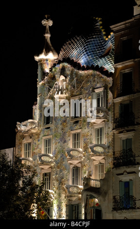 Antoni Gaudis Gasa Batllo nachts, Barcelona, Spanien Stockfoto