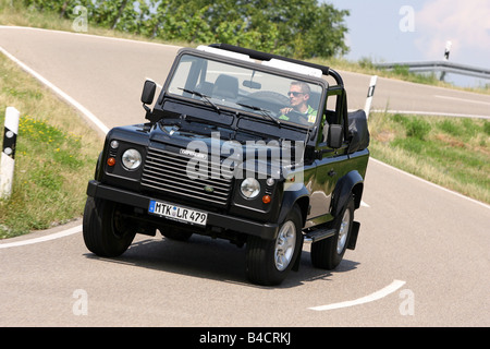 Land Rover Defender Cabriolet zwei TD5, Modell Jahr 2006-, schwarz, fahren, Diagonal von der Front, Vorderansicht, Landstraße, Stockfoto