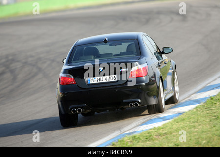 BMW M5, Modell 2005-, schwarz, fahren, diagonal von hinten, hinten Jahresansicht, Teststrecke Stockfoto