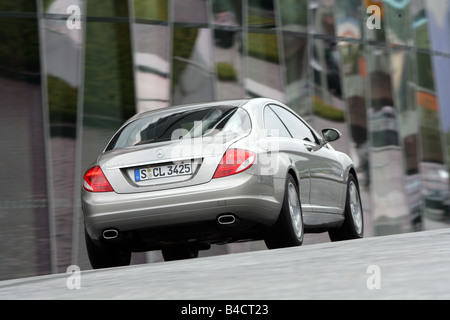 Mercedes CL 600, Modell Jahr 2006-Silber, fahren, Diagonal von der Rückseite, hintere Ansicht, Stadt Stockfoto