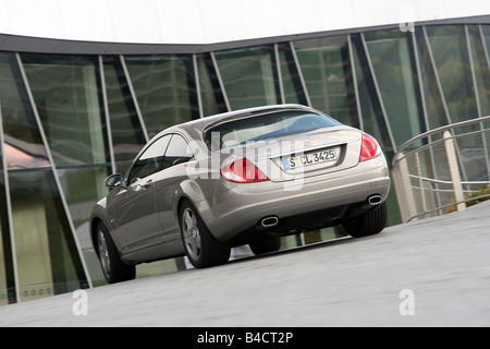 Mercedes CL 600, Modell Jahr 2006-Silber, fahren, Diagonal von der Rückseite, hintere Ansicht, Stadt Stockfoto