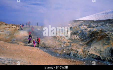 Touristen, die zu Fuß auf Kverkjokull Gletscher, Vatnajökull-Eiskappe, Island Stockfoto