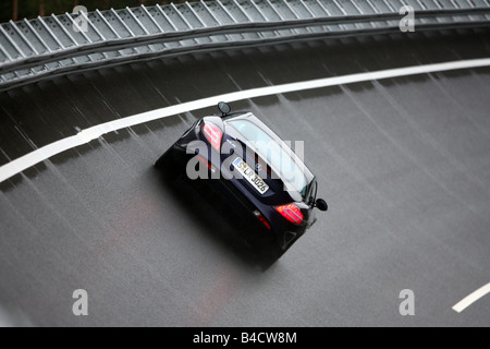 Mercedes SLR McLaren, Modell Jahr 2004, blaue bewegenden, diagonal von der Rückseite, hintere Ansicht, Einfahr-und Prüfstrecke Stockfoto