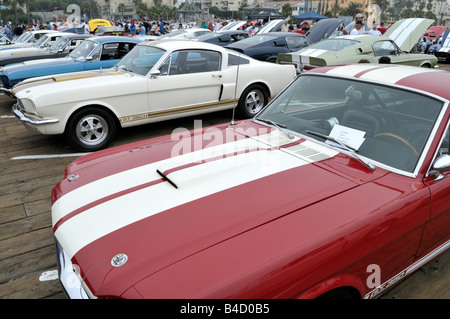 Ford Mustangs verschiedener Alter und Zustand Stockfoto